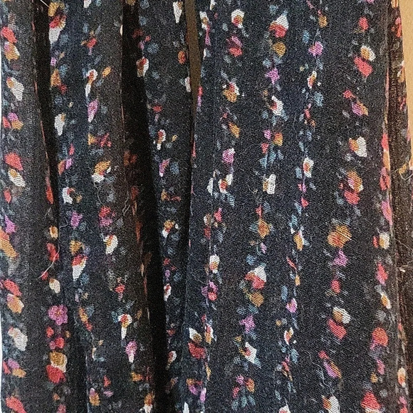 LOFT Black Floral Women's Top - Picture 2 of 2